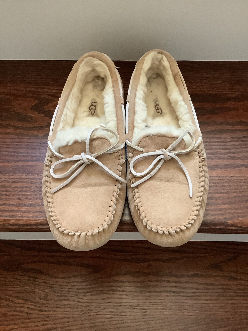 Ugg Dakota Slippers, Women’s Size 8, Excellent Condition